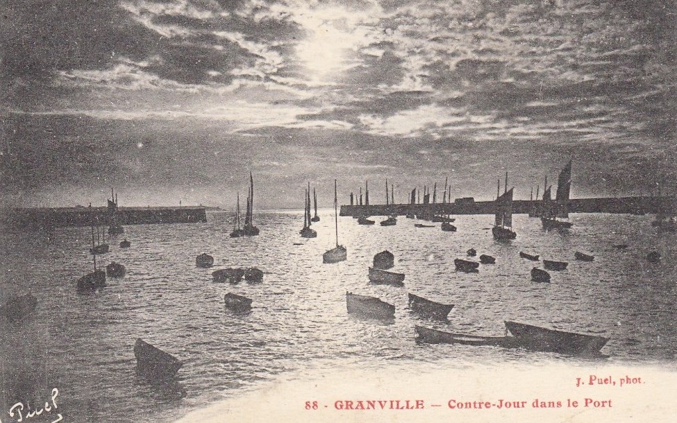 Granville - Contre-Jour dans le Port  - Manche (50) - Normandie