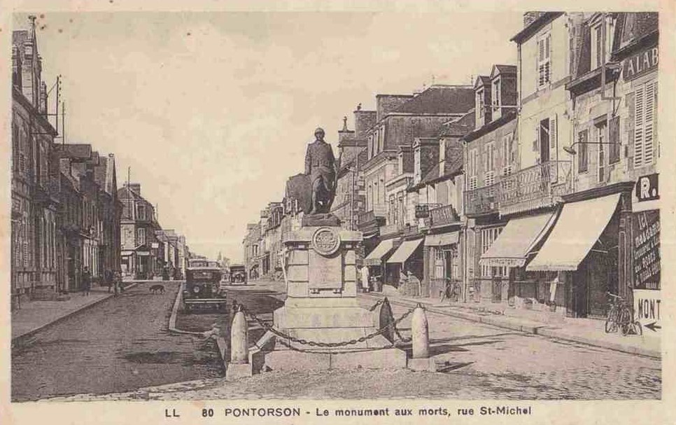 PONTORSON - Le Monument aux morts, rue Saint-Michel  - Manche (50) - Normandie