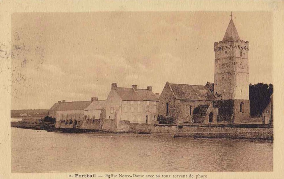 PORTBAIL - Église Notre-Dame avec sa tour servant de phare - Manche (50) - Normandie