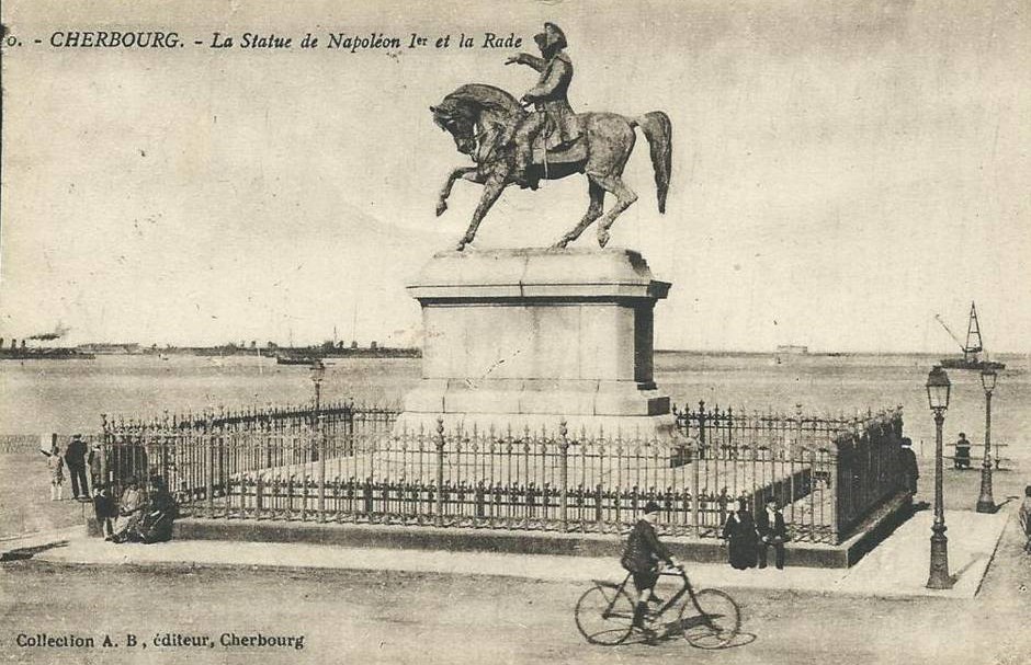 Cherbourg - Statue de Napoléon et la Rade - Manche (50) - Normandie