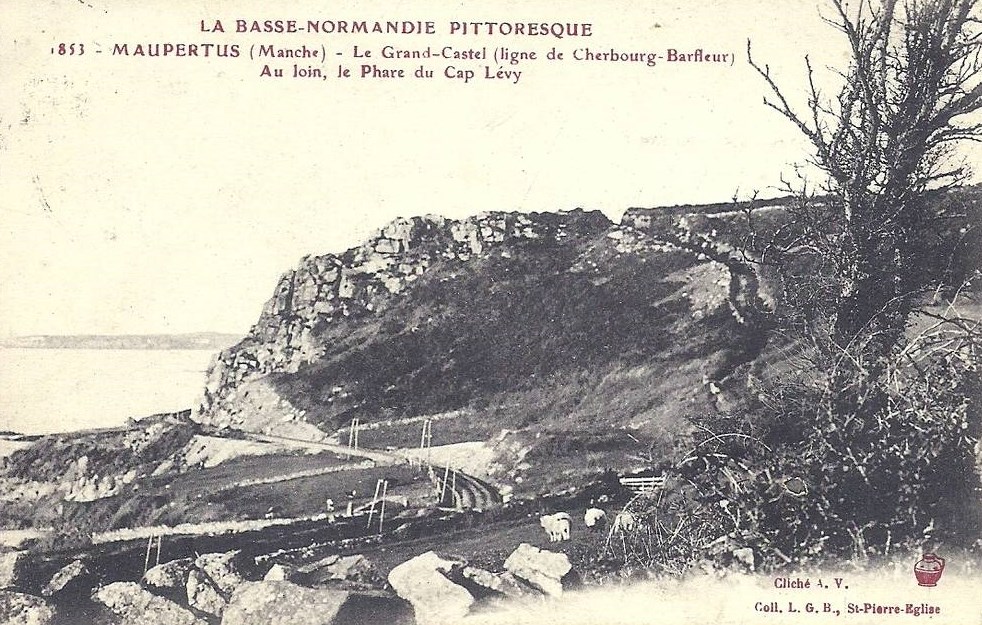MAUPERTUIS - Le Grand Castel (Ligne Cherbourd-Barfleur) - Phare Cap Lévy - Manche (50) - Normandie