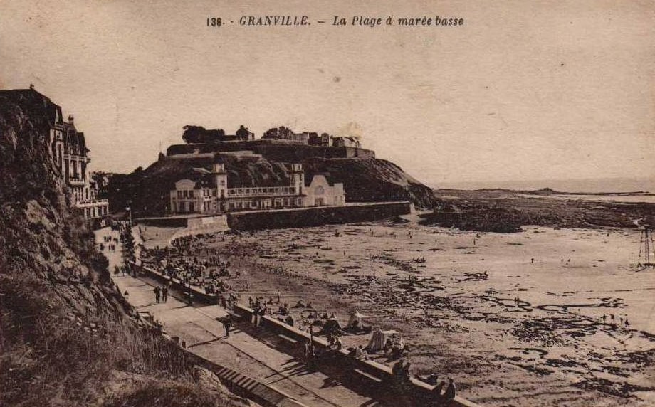Granville  - La Plage à Marée Basse - Manche (50) - Normandie