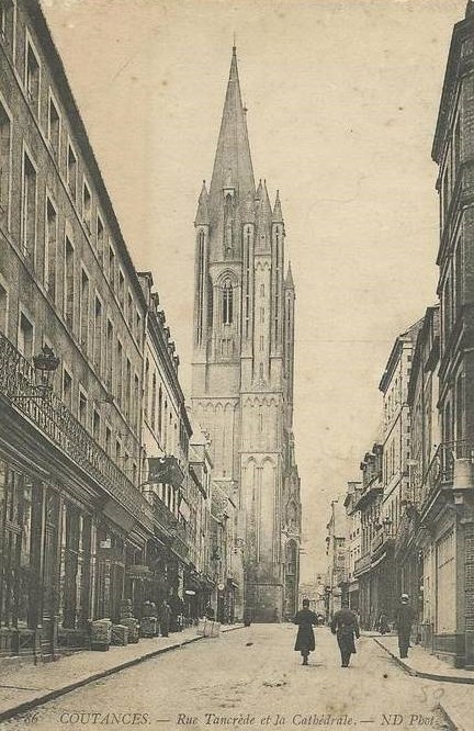 Coutances - Rue Tancrède et la Cathédrale - Manche (50) - Normandie
