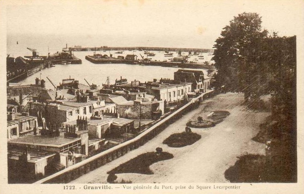 Granville - Vue Générale du Port prise du Square Lecarpentier - Manche (50) - Normandie