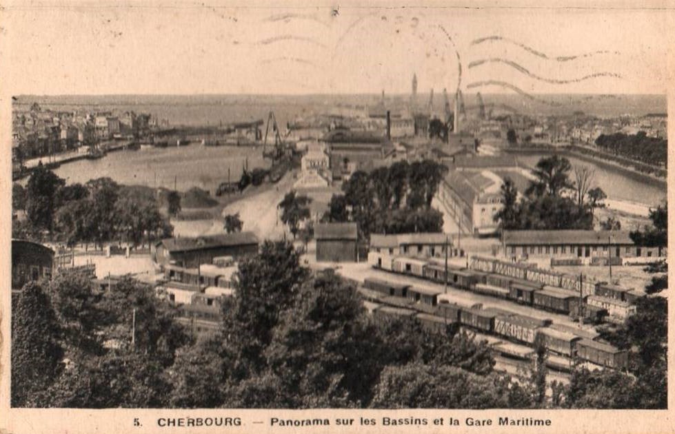 Cherbourg - Panorama sur les Bassins et la Gare Maritime - Manche (50) - Normandie