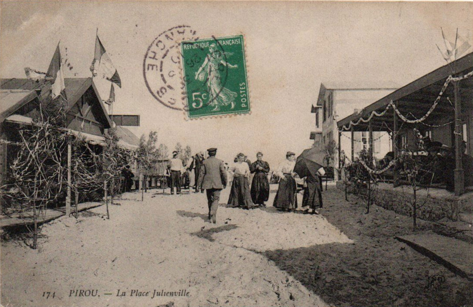 Pirou - La Place Julienville - 50 - Manche