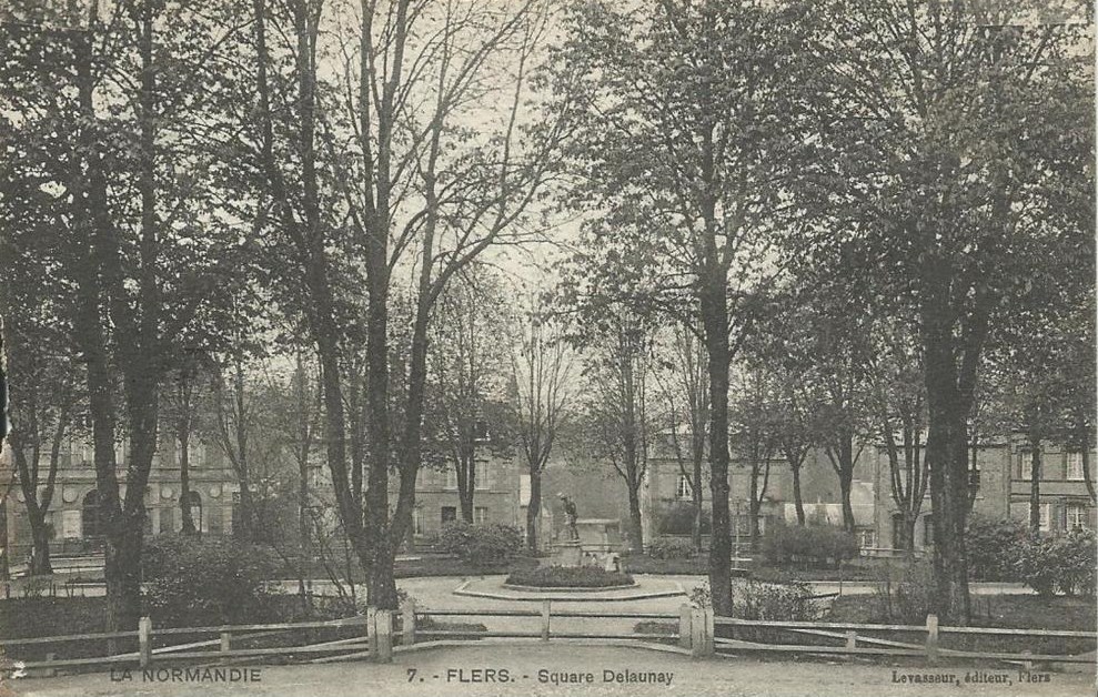 Flers - Square Delaunay - 61 - Orne