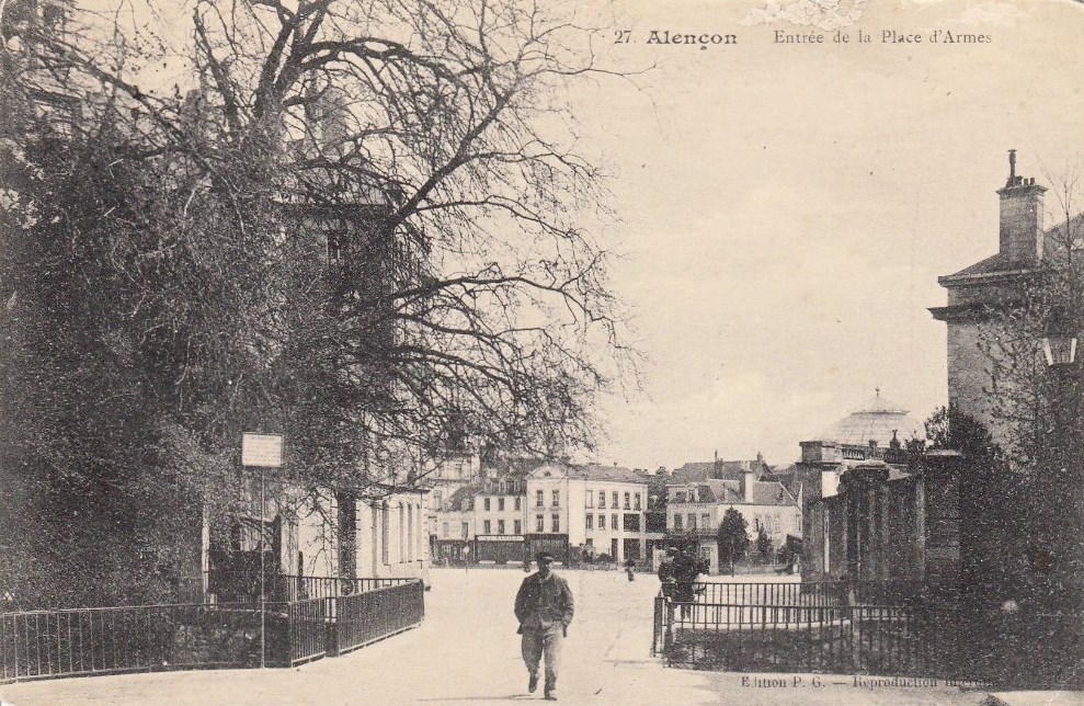 Alençon - Entrée de la Place d