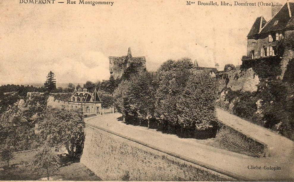 Domfront - Rue Montgommery  - 61 - Orne