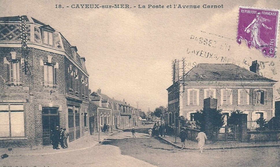 CAYEUX-SUR-MER : La Poste et l'Avenue Carnot