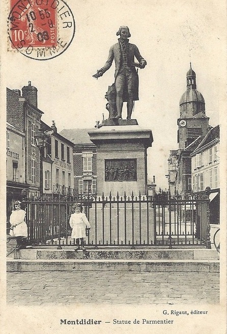 MONTDIDIER : Statue de Parmentier