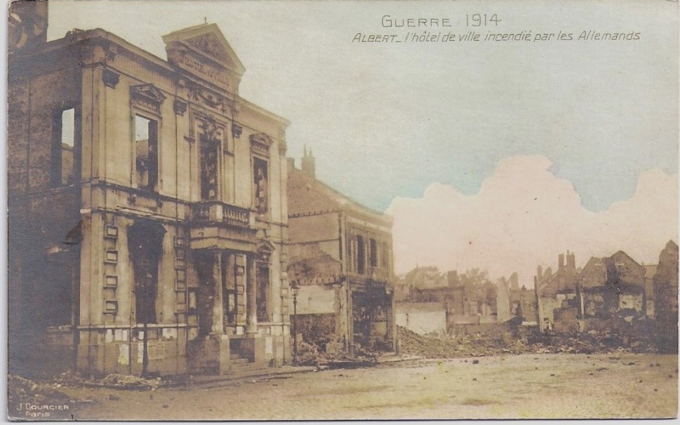 ALBERT : H�tel-de-Ville incendi� par les Allemands 