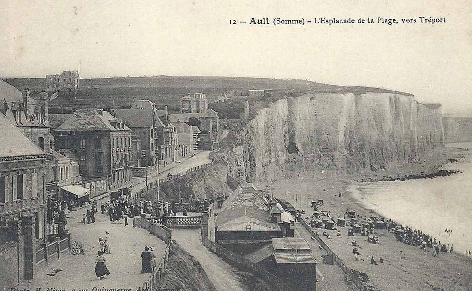 AULT : L'Esplanade de La Plage vers Tr�port