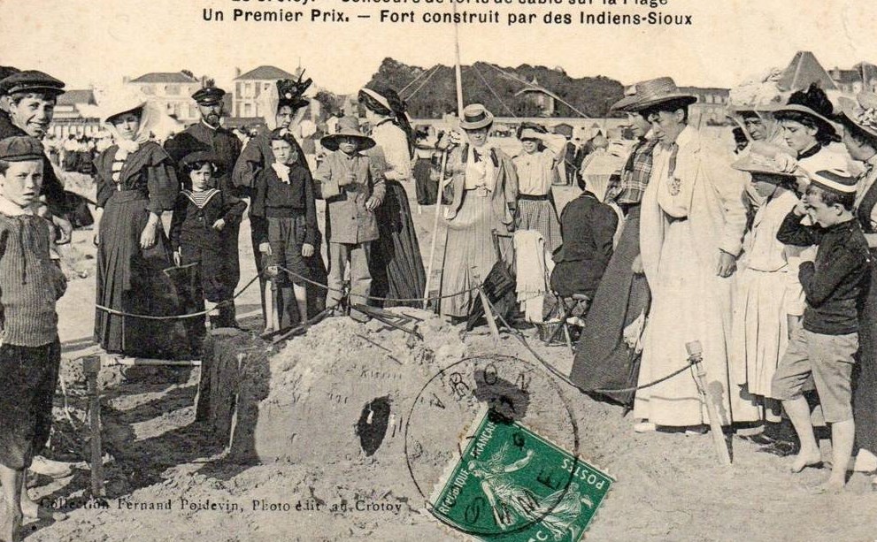 LE CROTOY : Concours de Forts de Sable sur la Plage. Un Premier Prix.