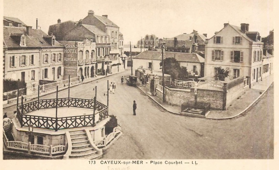 CAYEUX-SUR-MER : Place Courbet