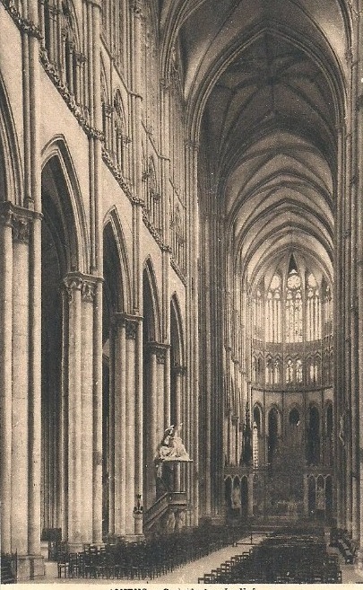 AMIENS : La Cath�drale - La nef