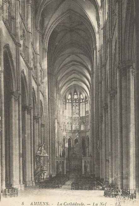 AMIENS : La Cath�drale - La Nef