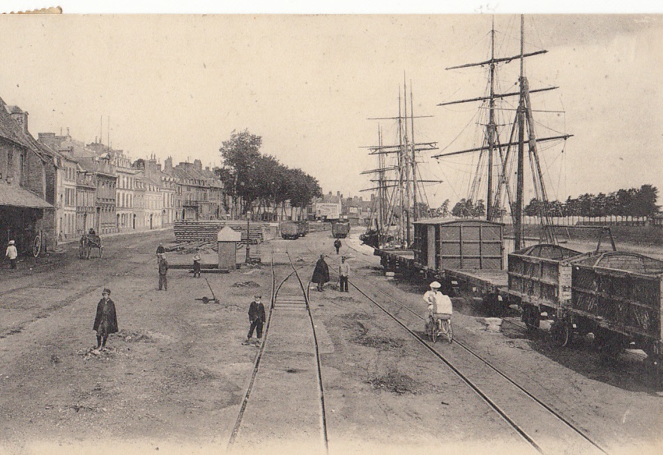 SAINT-VAL�RY-SUR-SOMME :Le quai Perret et le Port