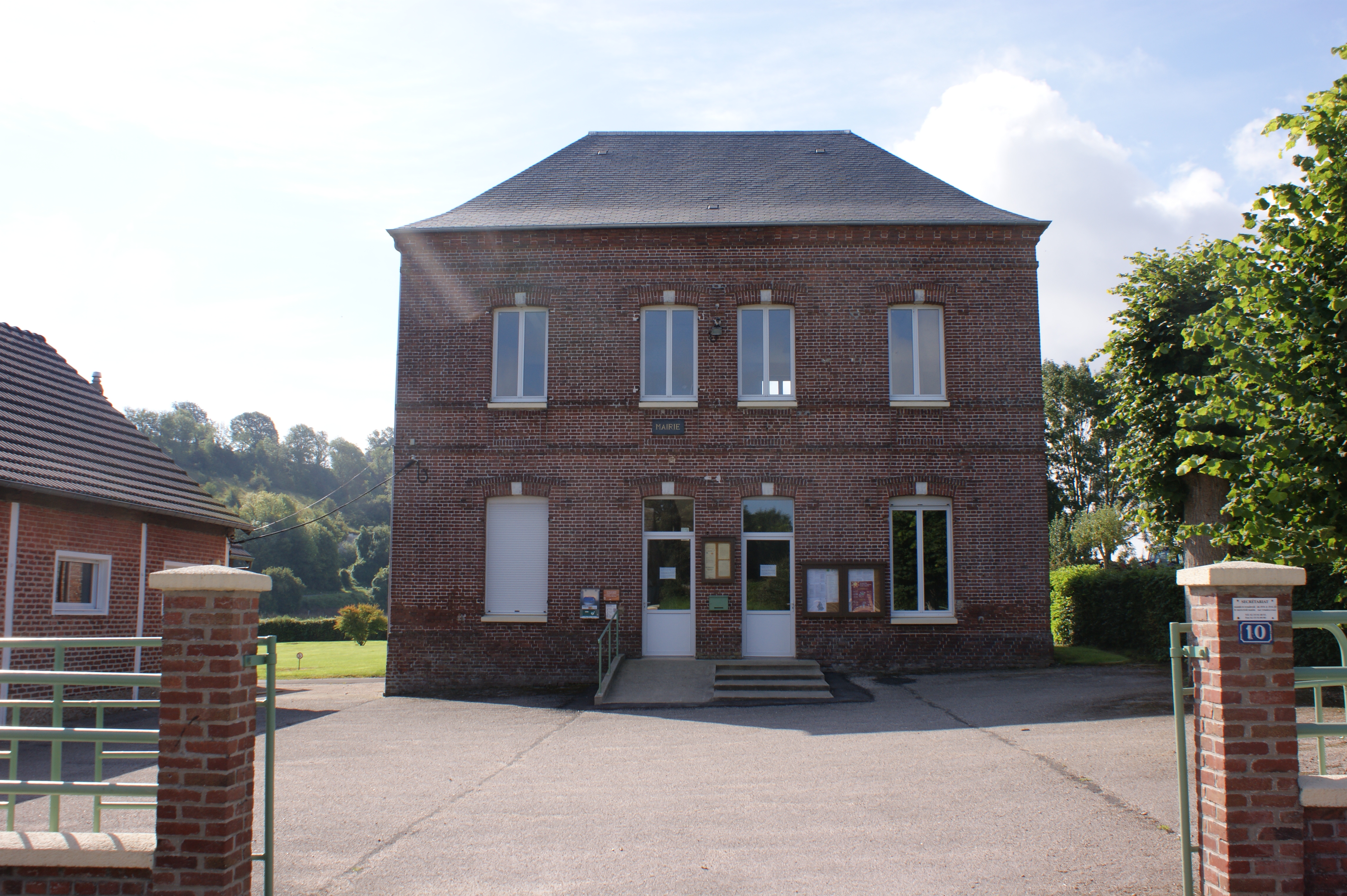 La Mairie d'Avesne-en-Val