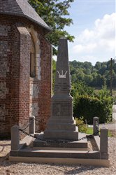 Le Monument aux Morts<br>Avesnes-en-Val