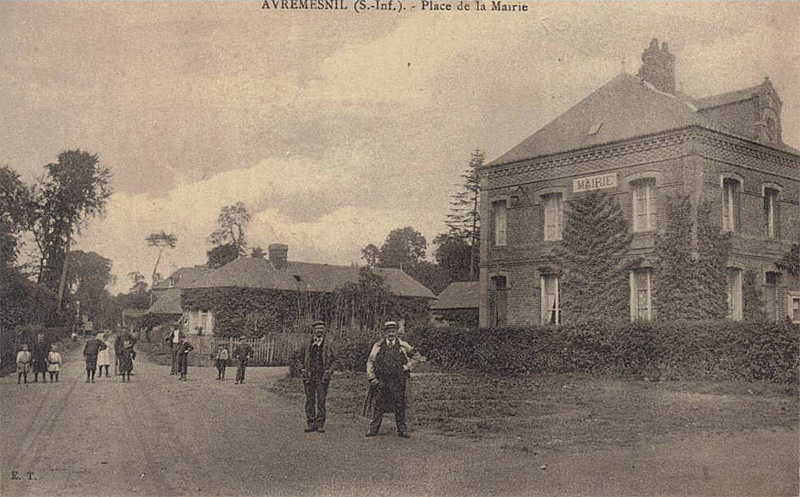 avremesnil-place-mairie
