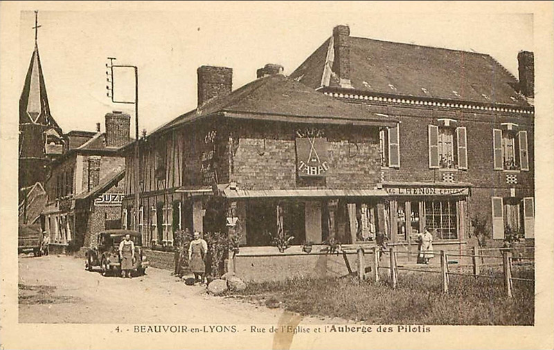 Rue de l'�glise et Auberge des Pilotis
