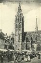 Place de la Mairie et l\'Eglise Notre-Dame - Caudebec-en-Caux