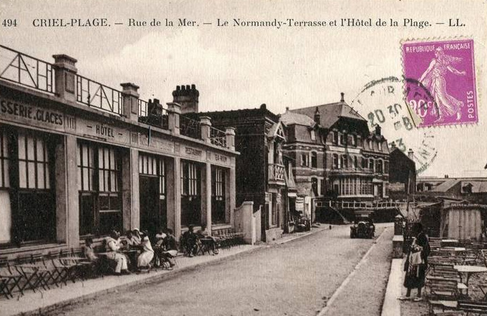 Criel-Plage - Rue de la Mer<br> Le Normandy-Terrasse et l'H�tel de la Plage