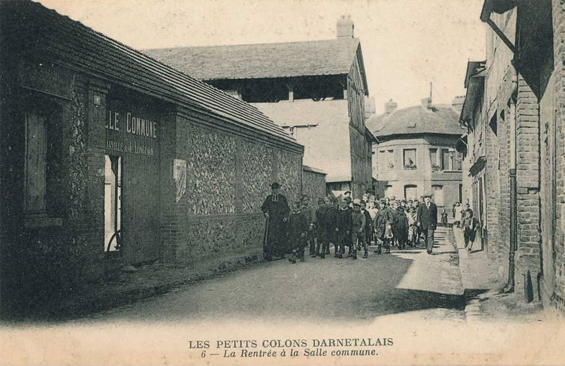 Les Petits Colons Darn�talais<br> La Rentr�e � la Salle Communale