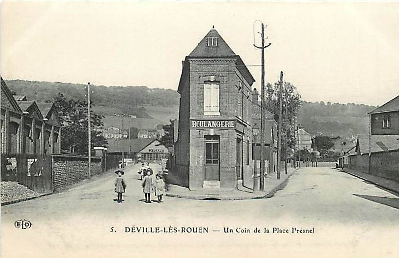 deville-les-rouen-place-fresnel2