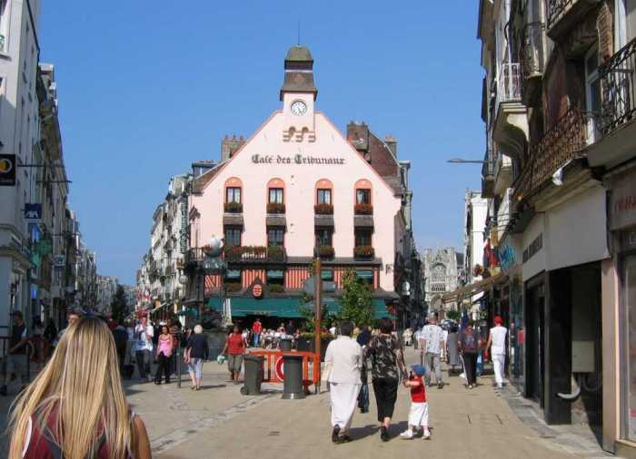Caf&eacute; des tribunaux, Place du Puits-Sal&eacute;.