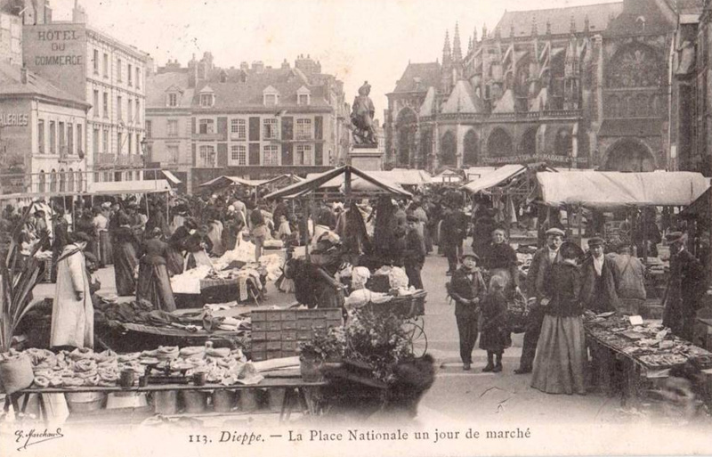 La Place Nationale, un Jour de Marché