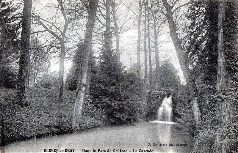 Dans le Parc du Château - La Cascade