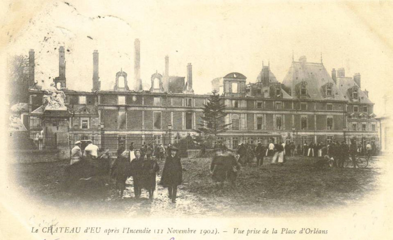 Le Ch�teau d'Eu apr�s l'incendie du 11 novembre 1902