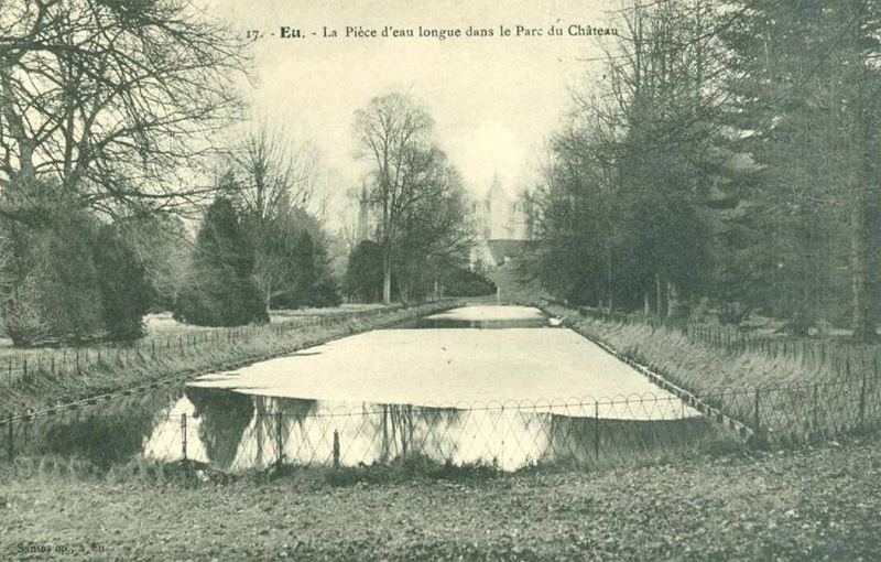 La Pi�ce d'eau longue dans le Parc du Ch�teau