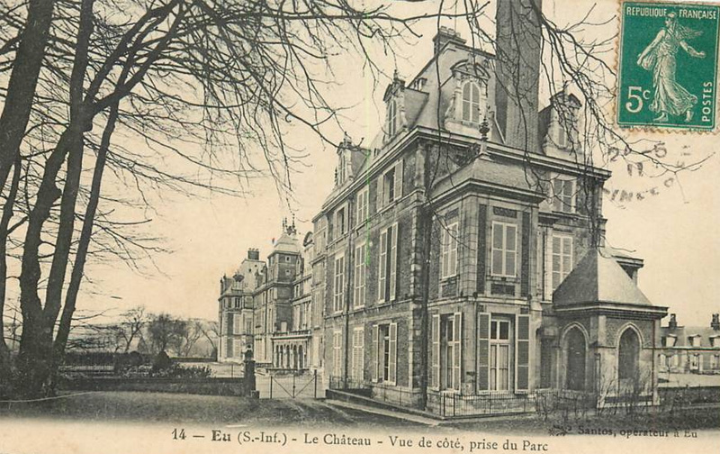 Le Ch�teau - Vue de c�t�, prise du Parc