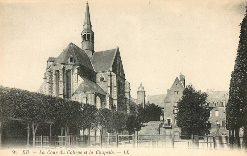 La Cour du Coll�ge et la Chapelle