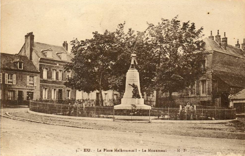 La Place Mathomesnil et le Monument