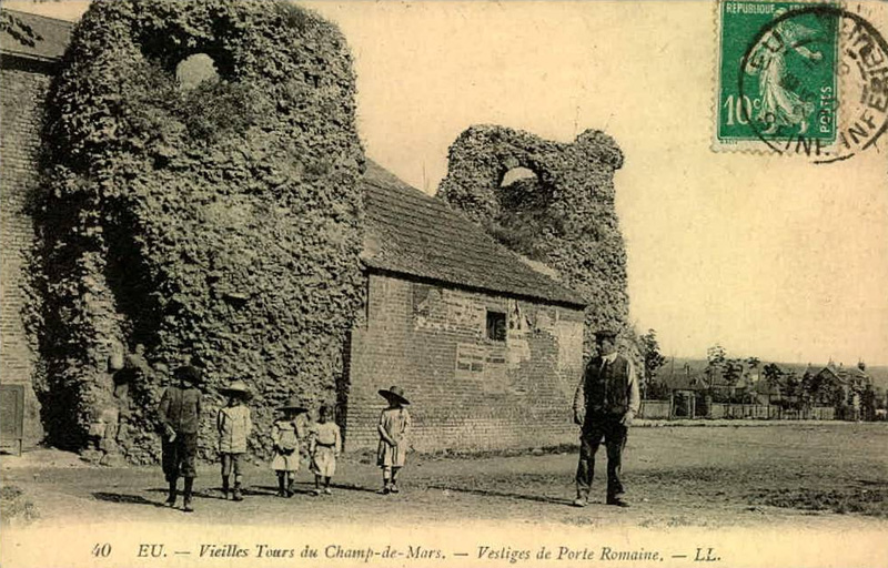 Vieilles Tours du Champ de Mars - Vestiges de Porte romaine