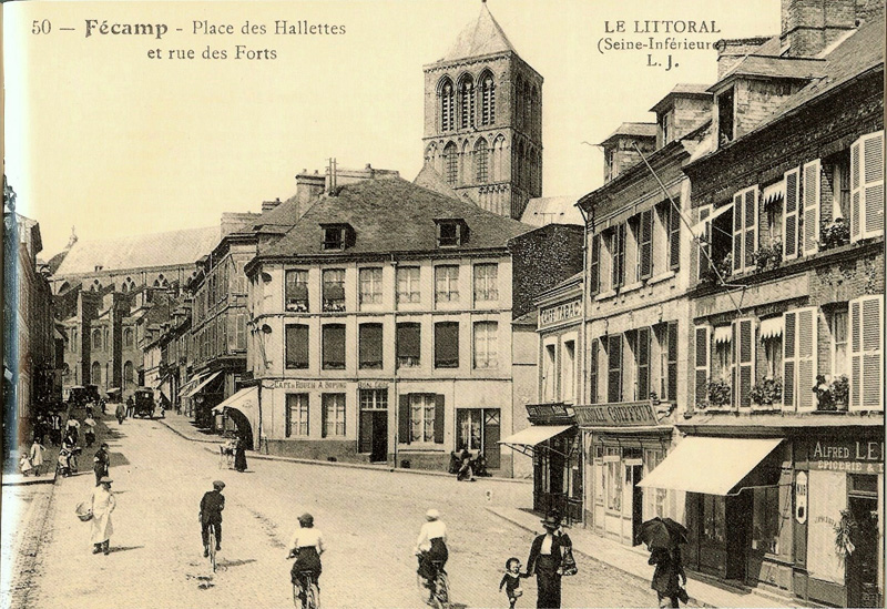 La place des hallettes et la rue des forts vers 1920