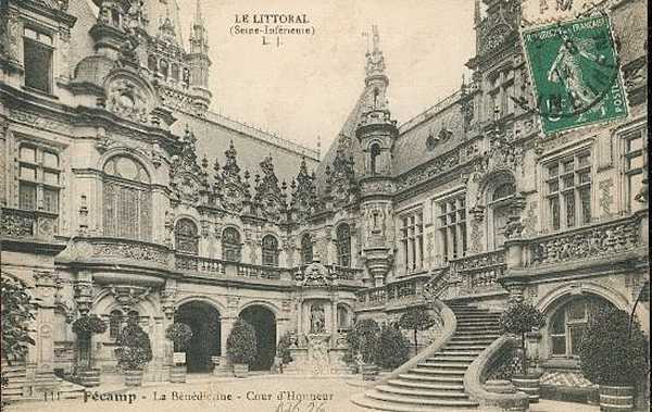 La Cour d'Honneur de la B�n�dictine