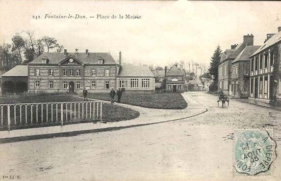 fontaine-le-dun-place-mairie