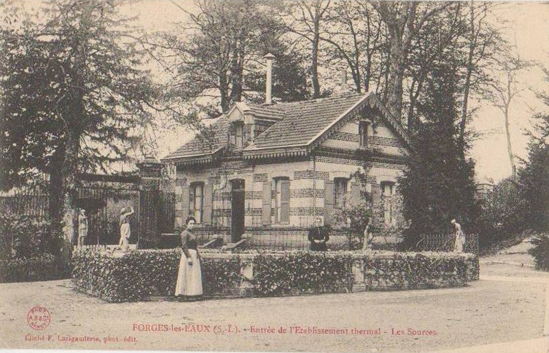 forges-les-eaux-etablissement-thermal-entree