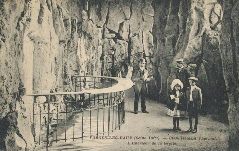 forges-les-eaux-grotte