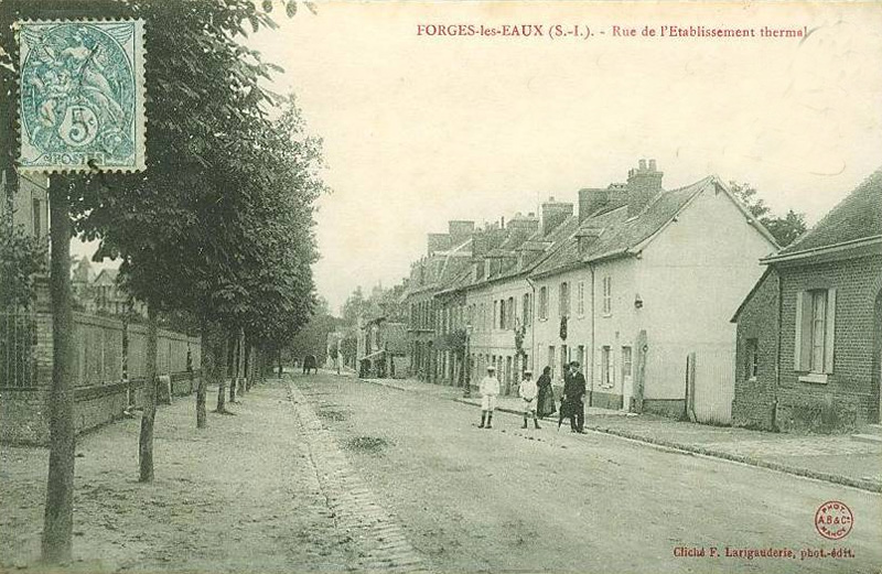 forges-les-eaux-rue-etablissement-thermal
