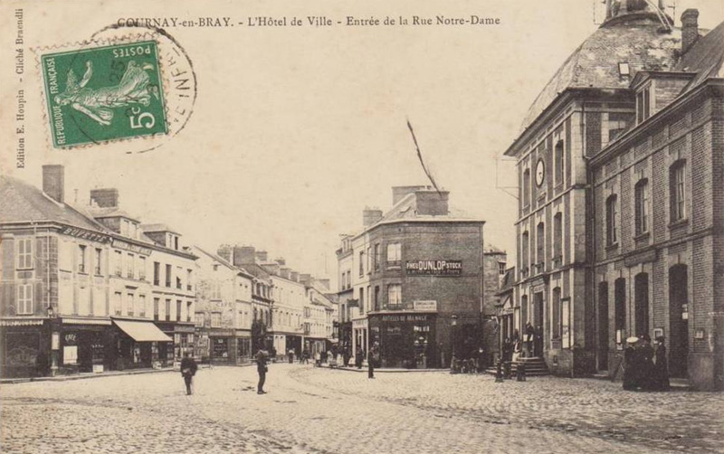 L'Hôtel de Ville - Entrée de la Rue Notre-Dame