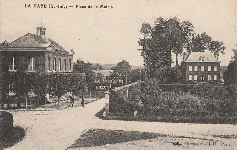 la-haye-place-mairie
