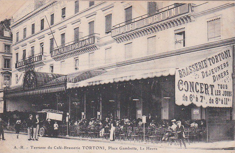 Terrasse du Caf�-Brasserie Tortoni - Place Gambetta