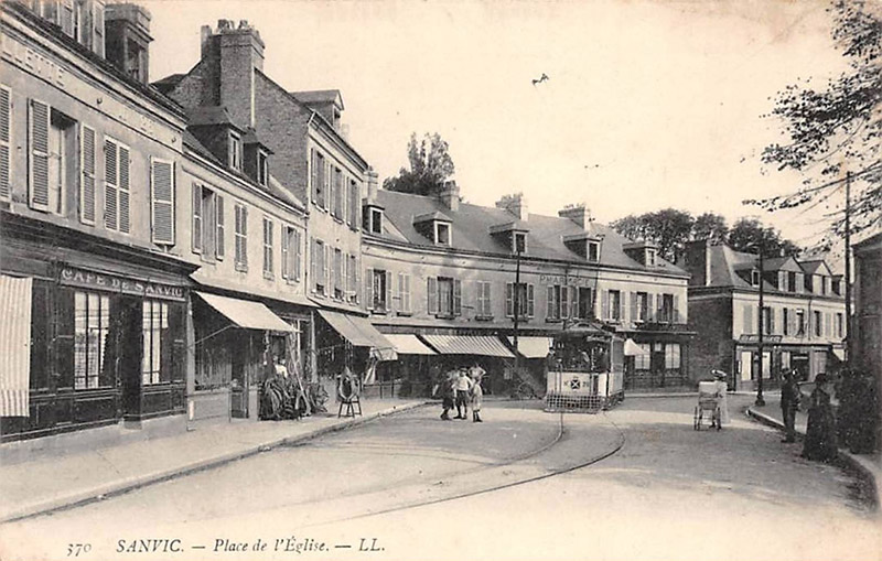 La Place de l'�glise - Sanvic