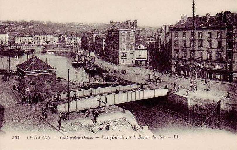 Pont Notre-Dame - Vue Générale sur les Bassins du Roi